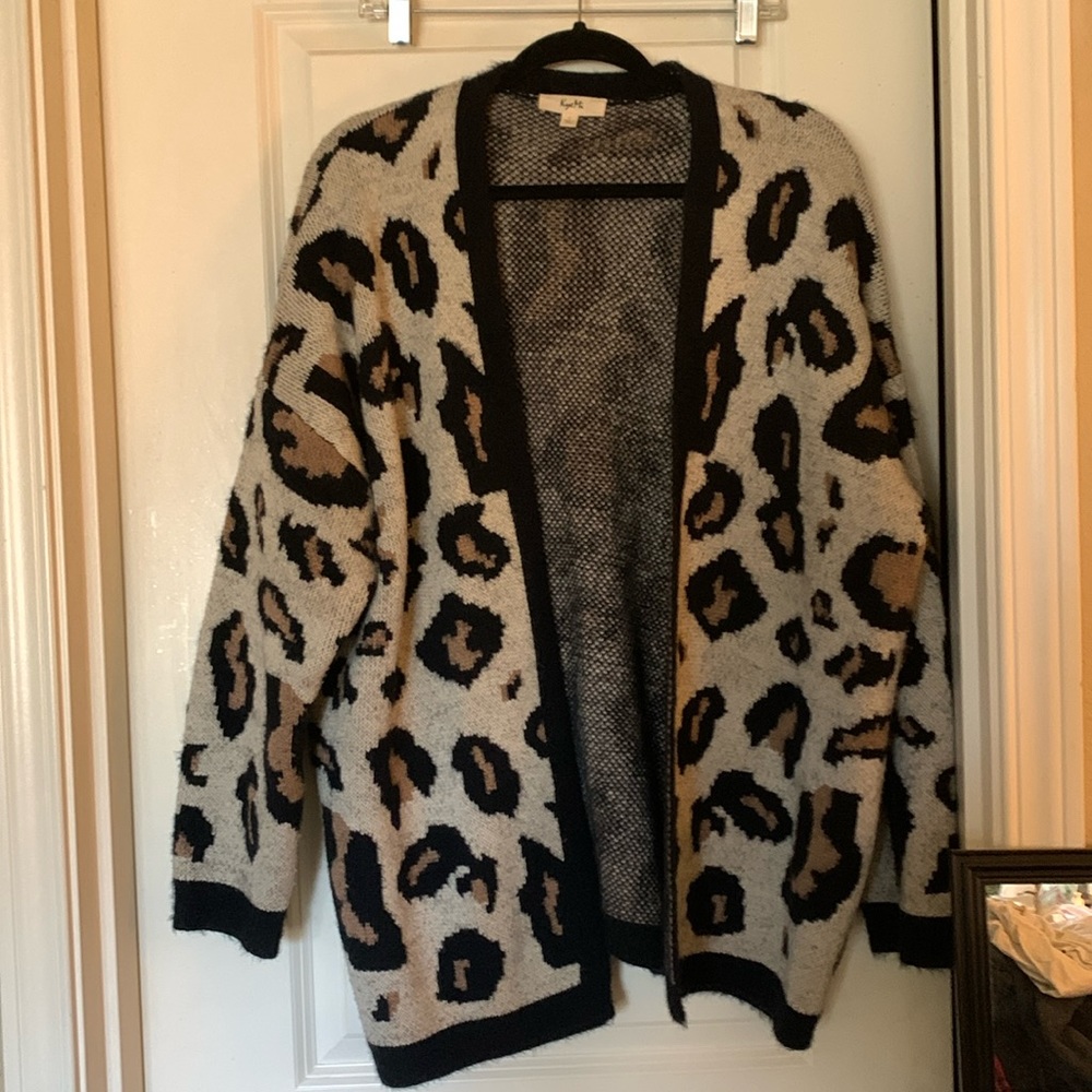 Sweater cardigan, leopard print